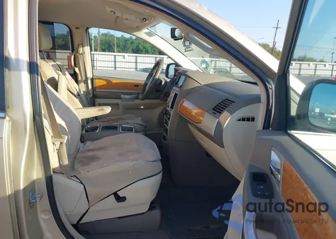 2010 Chrysler Town & Country New Limited из США, поврежденный, VIN 2A4RR7DX6AR321958